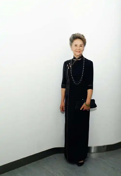 "国民奶奶"吴彦姝:84岁气质依旧,穿衣打扮赛过同龄人 - 知乎