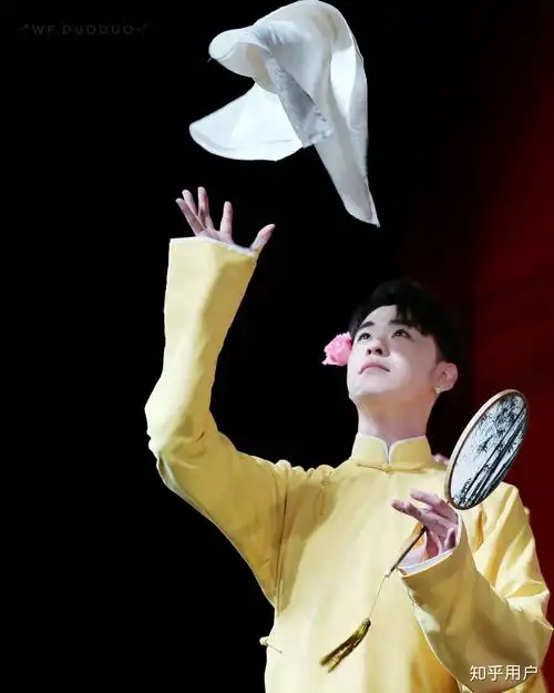 请问谁有德云社或者张云雷比较少见的照片